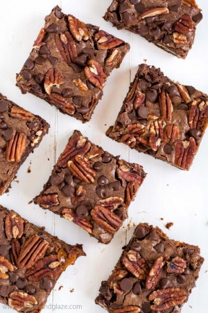 Rich Chocolatey Turtle Brownies - Garnish & Glaze