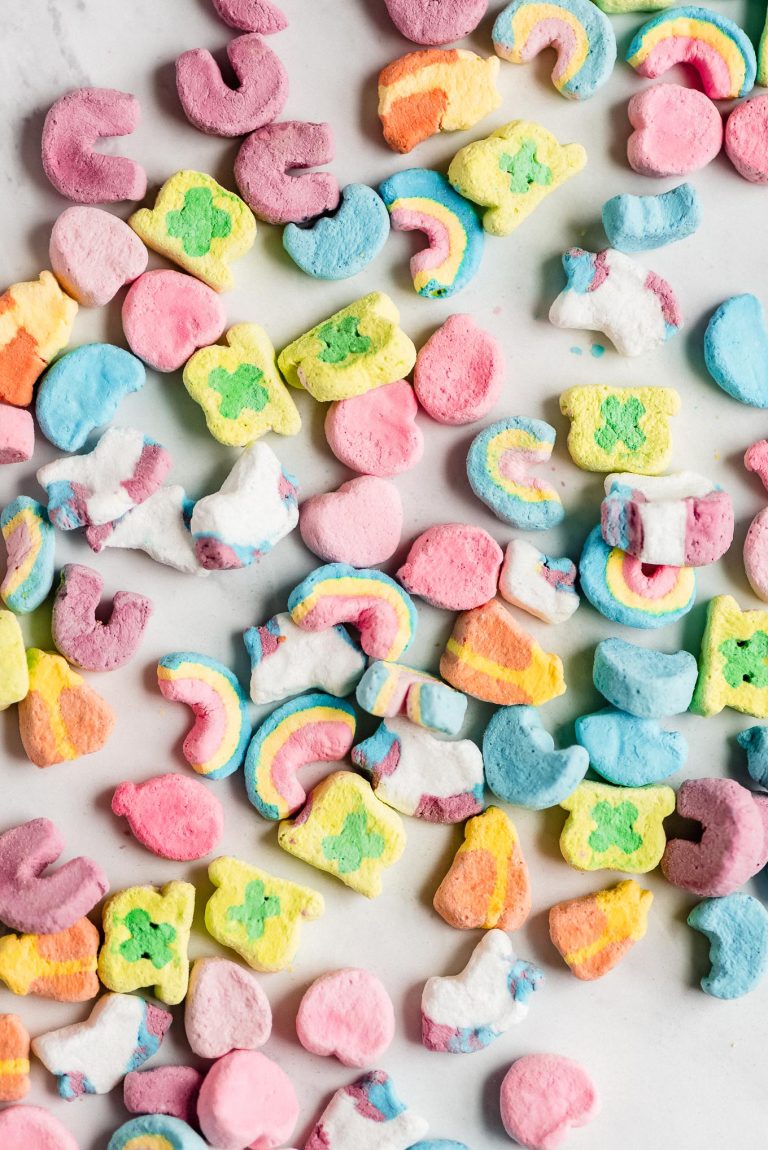 lucky-charms-sugar-cookies-garnish-glaze