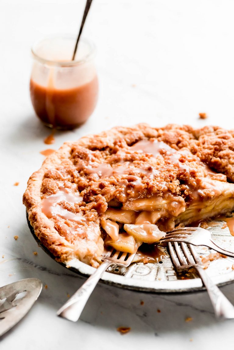 dutch-apple-pie-garnish-glaze