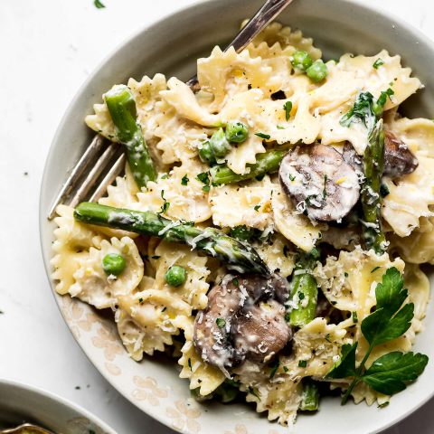 Creamy Lemon Asparagus Pasta - Garnish & Glaze